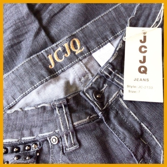 đť…şJCJQ đź’•Grommet Adorned Jeansđź’• - Picture 4 of 4